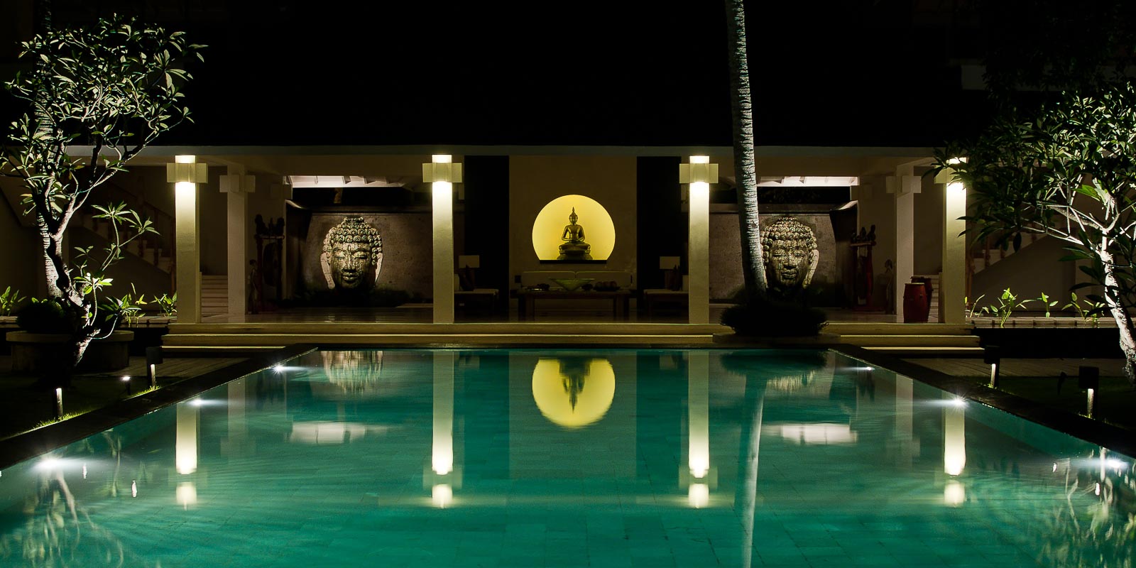 villa-matahari-pool-buddha-night